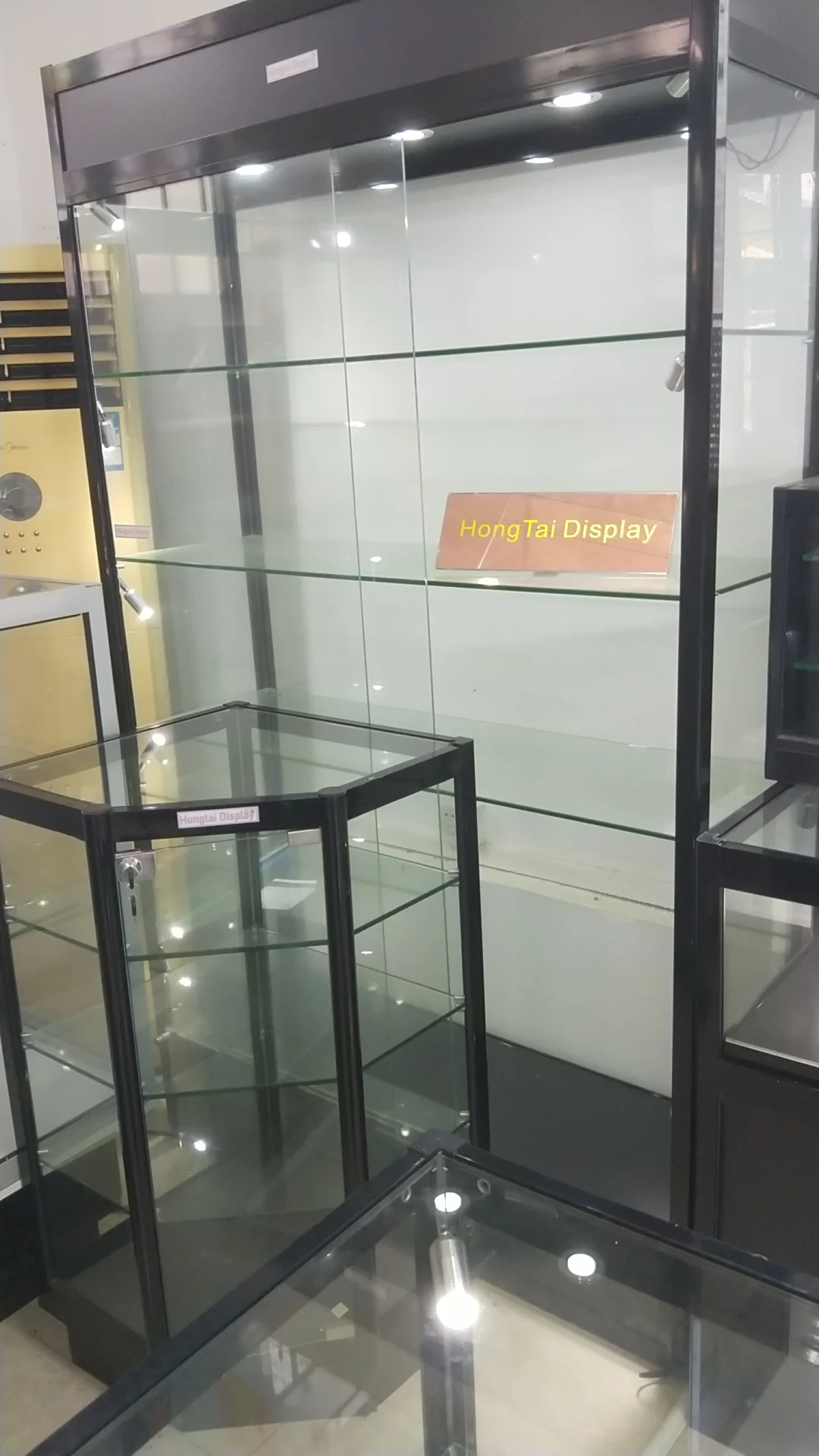 Custom.Hot Selling High End Tempered Glass Wall Display Cabinet With Led Lighting Shopping Mall Display Tall Cabinet