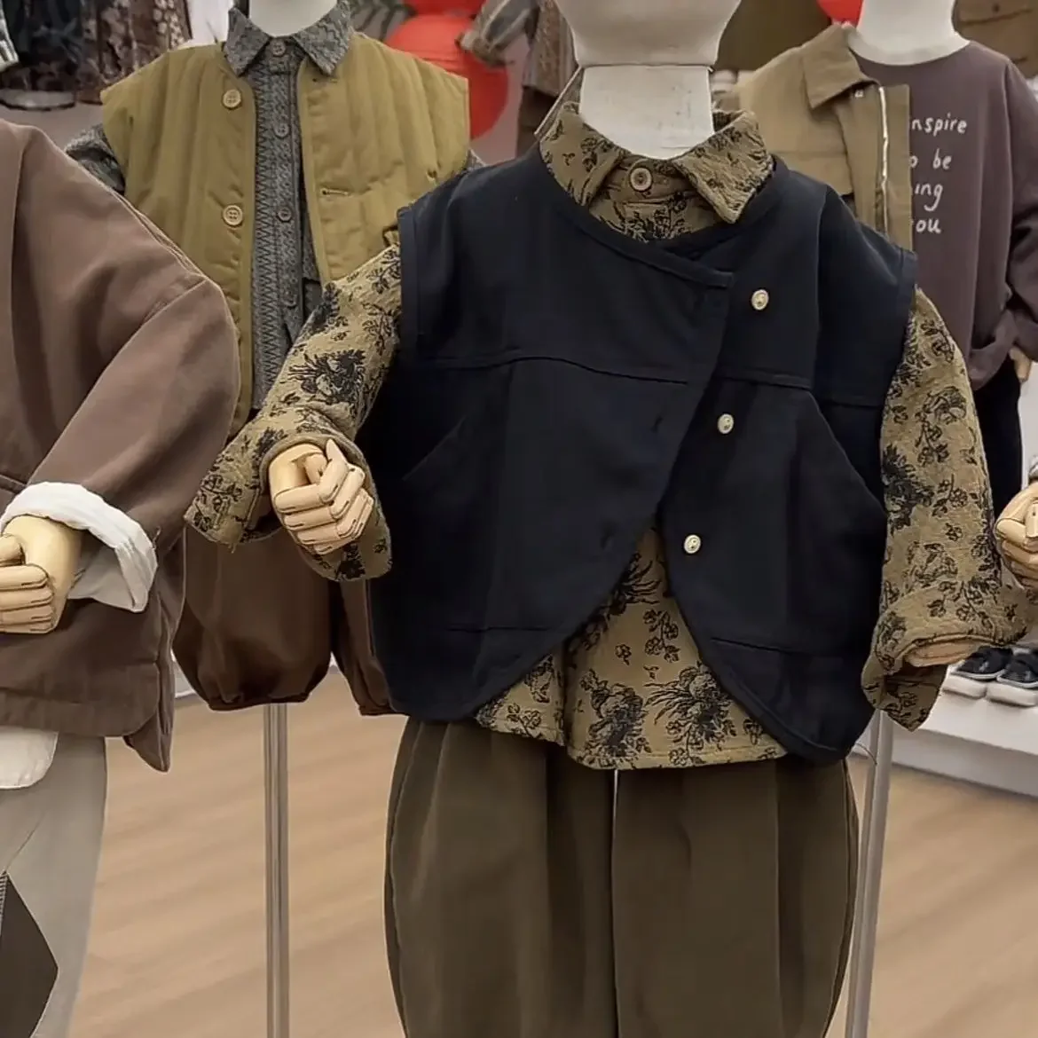 

Children baby Gentleman Handsome Streetwear Clothes 3 PCS set Autumn Spring Boy Retro Floral TShirt+Loose Harem Pants +Vest Kid