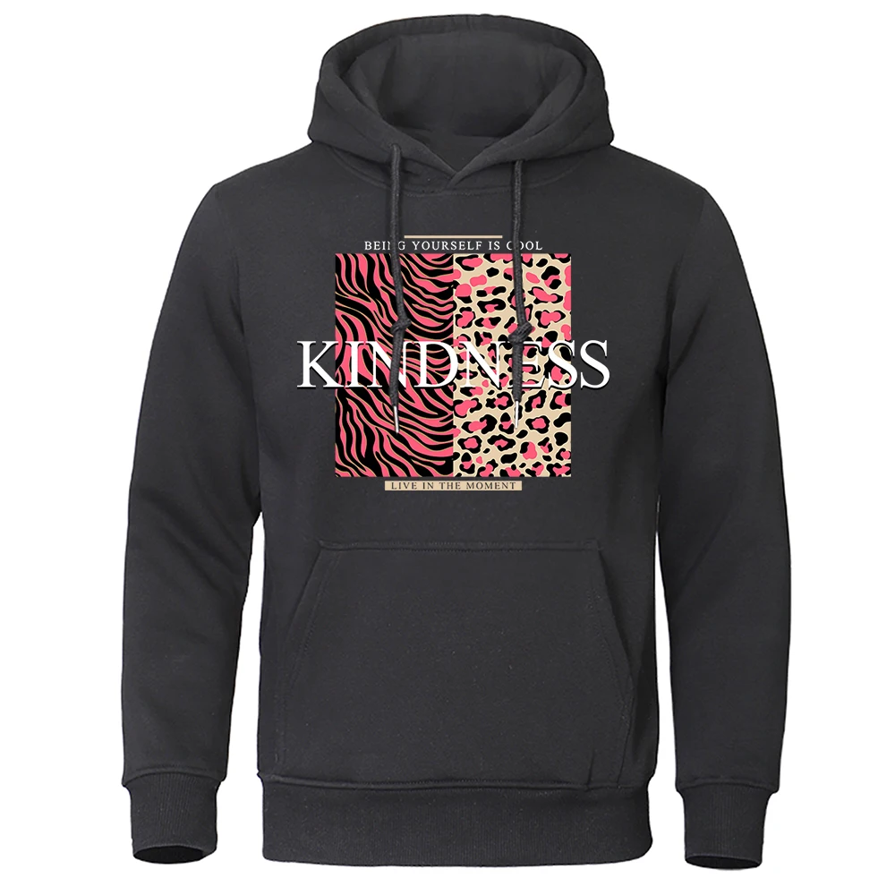 Kindness Live In The Moment Printing Hoodies Mens Gorgeous Pocket Sweatshirt Casual Warm Clothing Retro Fleece Hoodie For Men