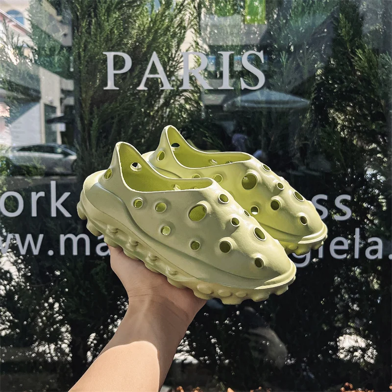 

2022 Summer High Fashion Parent-child Hole Shoes Outdoor Sandals Beach Shoes Clogs Men Sandals Non-slip Eva Light Shoes 31-46