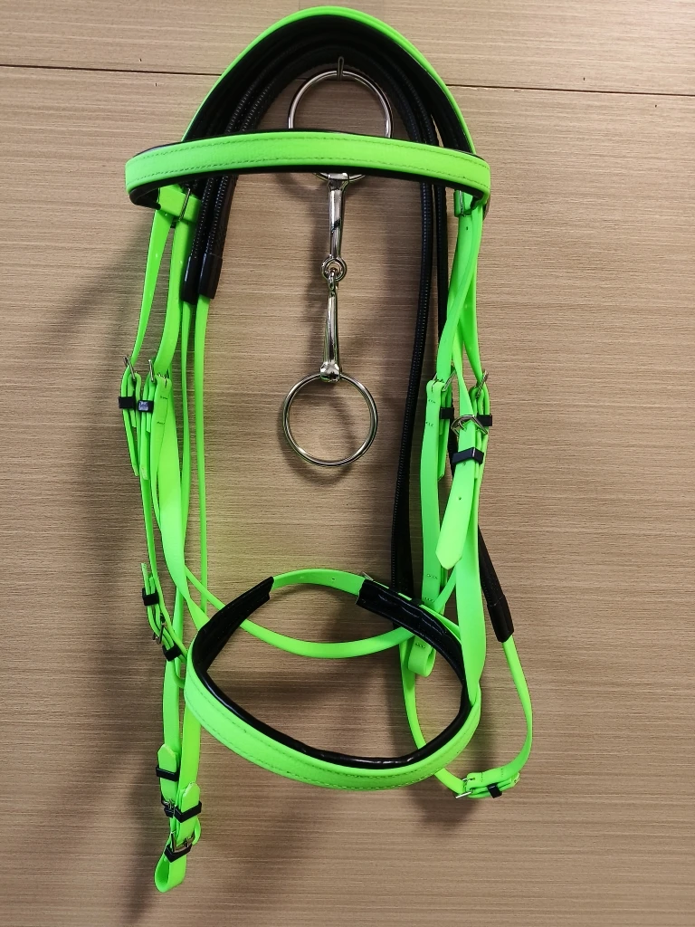 

Frost-proof PVC water rein armature three-piece suit with nose leather does not harden in winter.