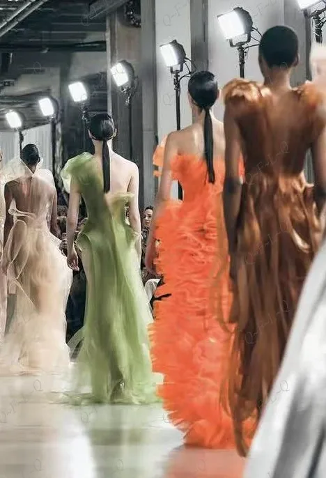 Gorgeous Structured Prom Dress Off Shoulder Sleeveless Orange Prom Gowns Sexy Long Pleated Organza Party Dresses Side Split