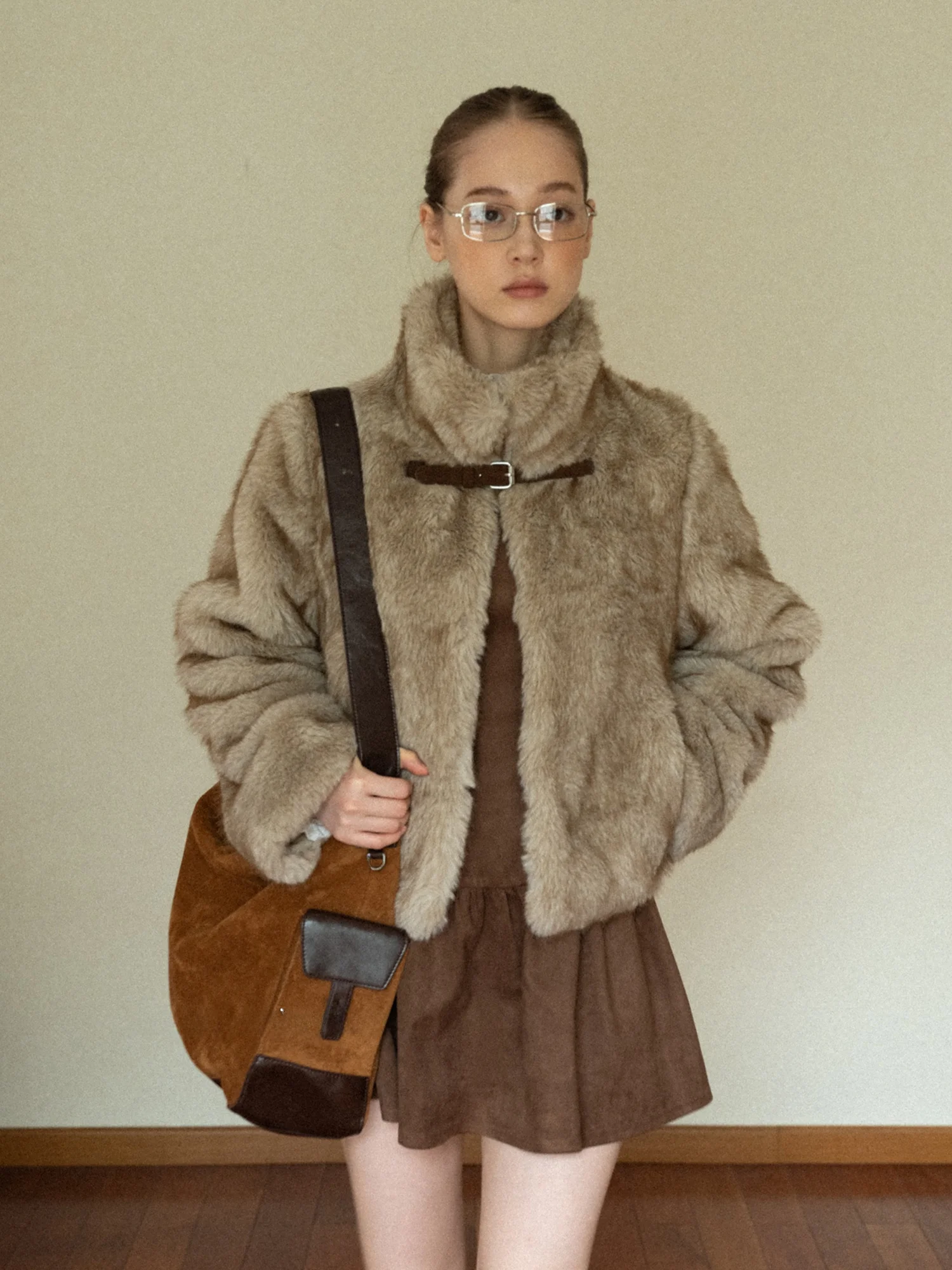 

Eggka Eco-Friendly Fur Jacket Women's Thickened Loose Coat Short Outerwear French Style Warm Polyester Fabric Side Pocket