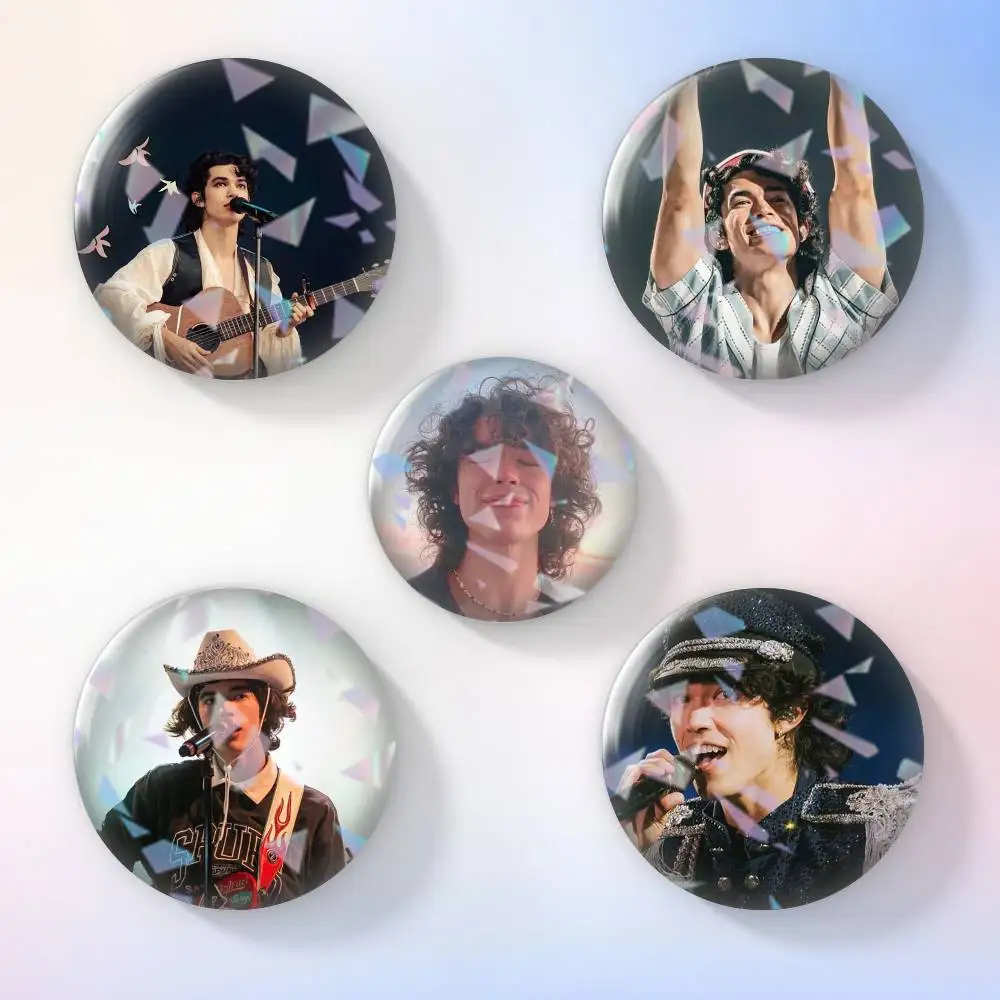 

Singer C-Conan Gray-S Brooch Vintage Alloy Brooch Pins, Antique Style Decorative Badges for DIY Craft & Daily Ornament,Souvenir