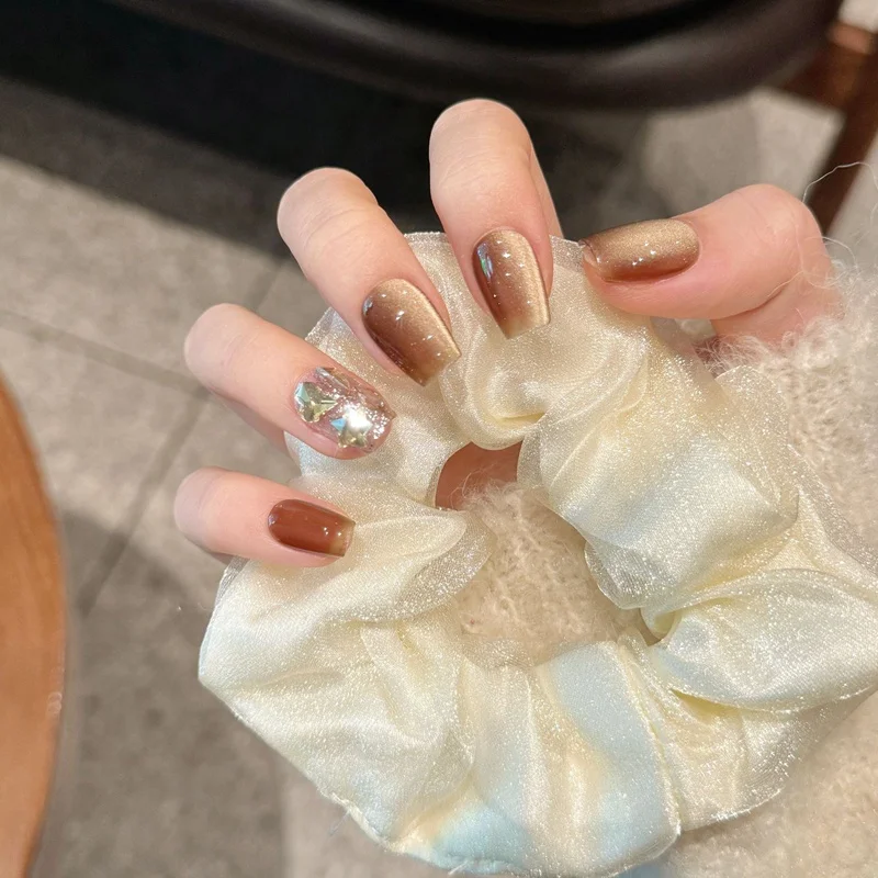 暖かい冬 |   高級ショートコフィンプレスオンネイル マイヤール風つけ爪 10枚入り ハンドメイド シャンパンラインストーン装飾 ネイルアートチップ