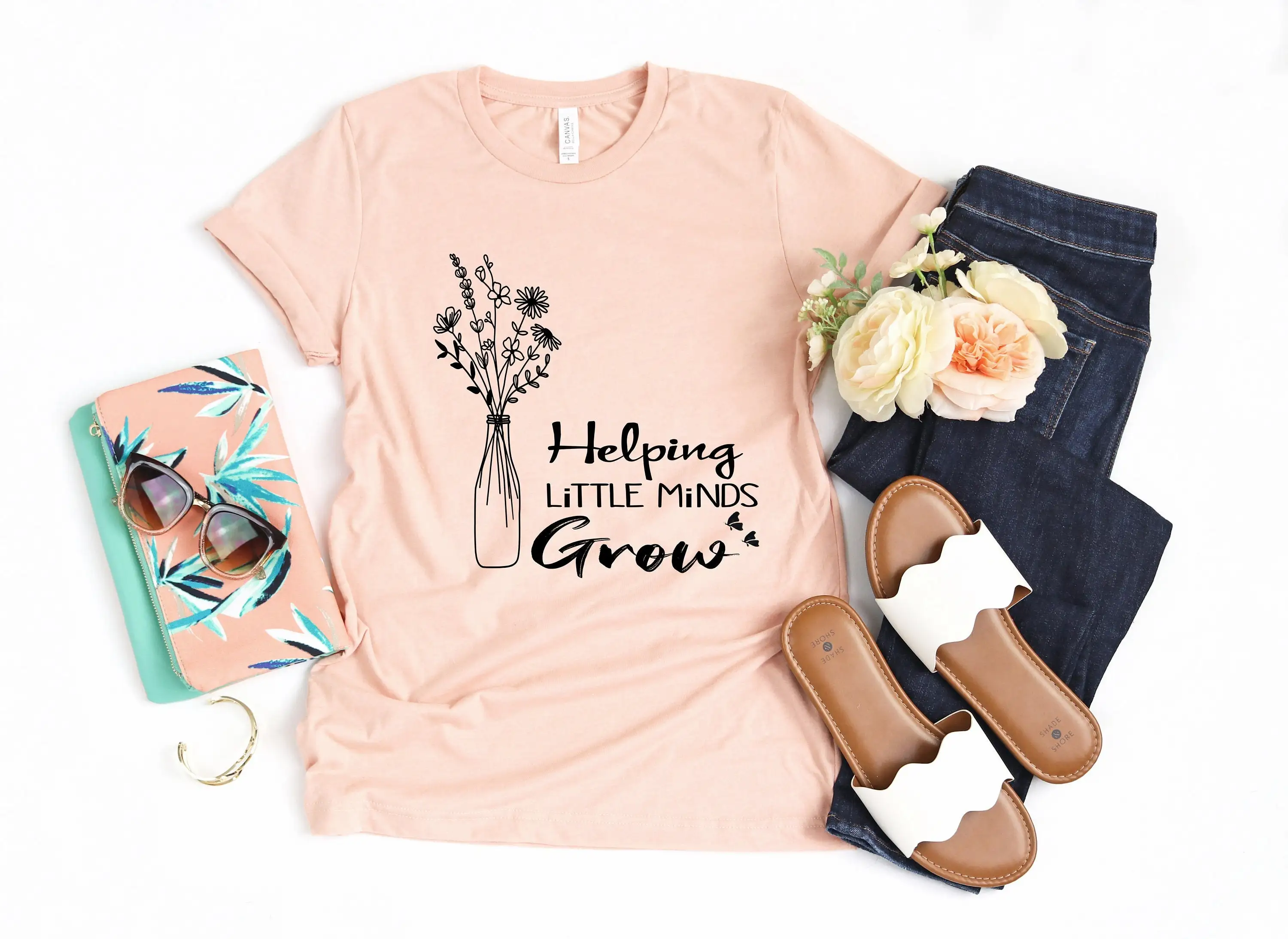 

Футболка Helping Little Minds Grow, подарок учителю, специальное образование для начальной школы