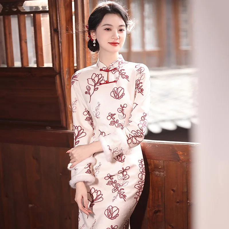Pink Chinese Style Suzhou Long Sleeved Modified Cheongsam Winter Thick Women's New Chinese Style 2025 New Retro Autumn Qipao