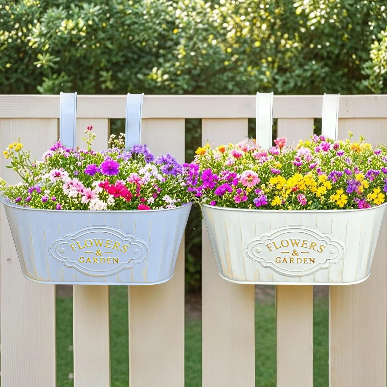 حامل نباتات زهور نافذة معلق معدني مع فتحات تصريف وعاء زهور بخطاف مزدوج قابل للإزالة لسياج درابزين الشرفة