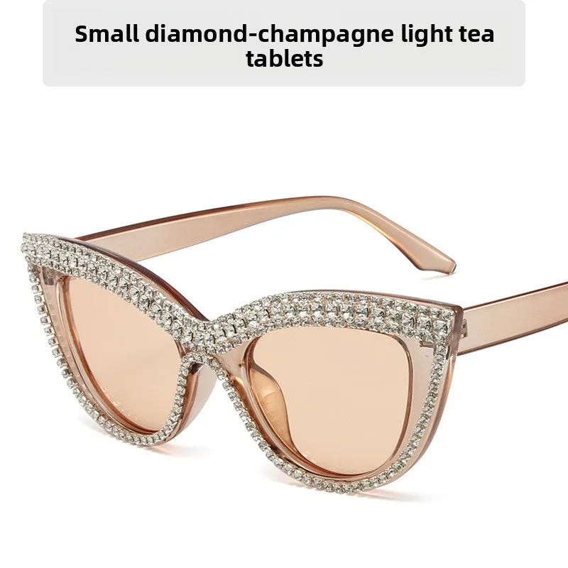 

Fashion inlay diamond sunglasses personality fashion cat eye dazzling color small diamond glasses lady pearl chain sunglasses