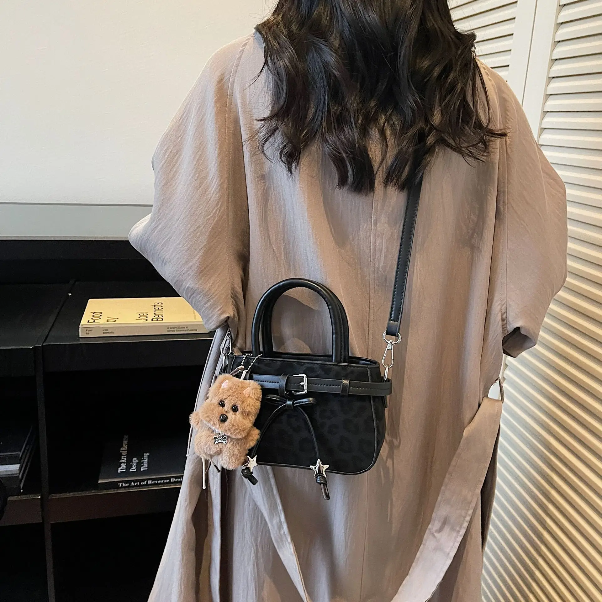 

2025 Women's Minimalist Casual Handbag, Vintage Genuine Leather Multi-way Crossbody Purse, Retro Top Handle Tote Bag for Daily