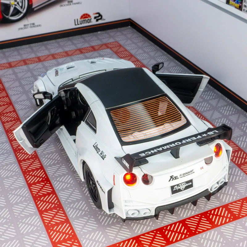 1:24 Nissan GTR alloy car model ornament collection, doors can be opened, children's toy car gift