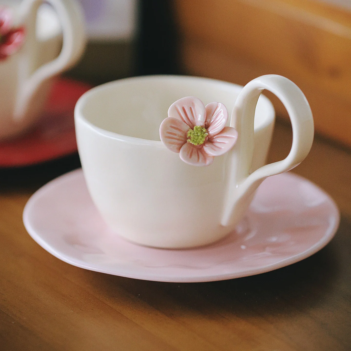New Girlish Heart Korean Style High Temperature Resistance Ceramic Cup and Plate Set Embossed Floral Coffee Cup With Handle Cute