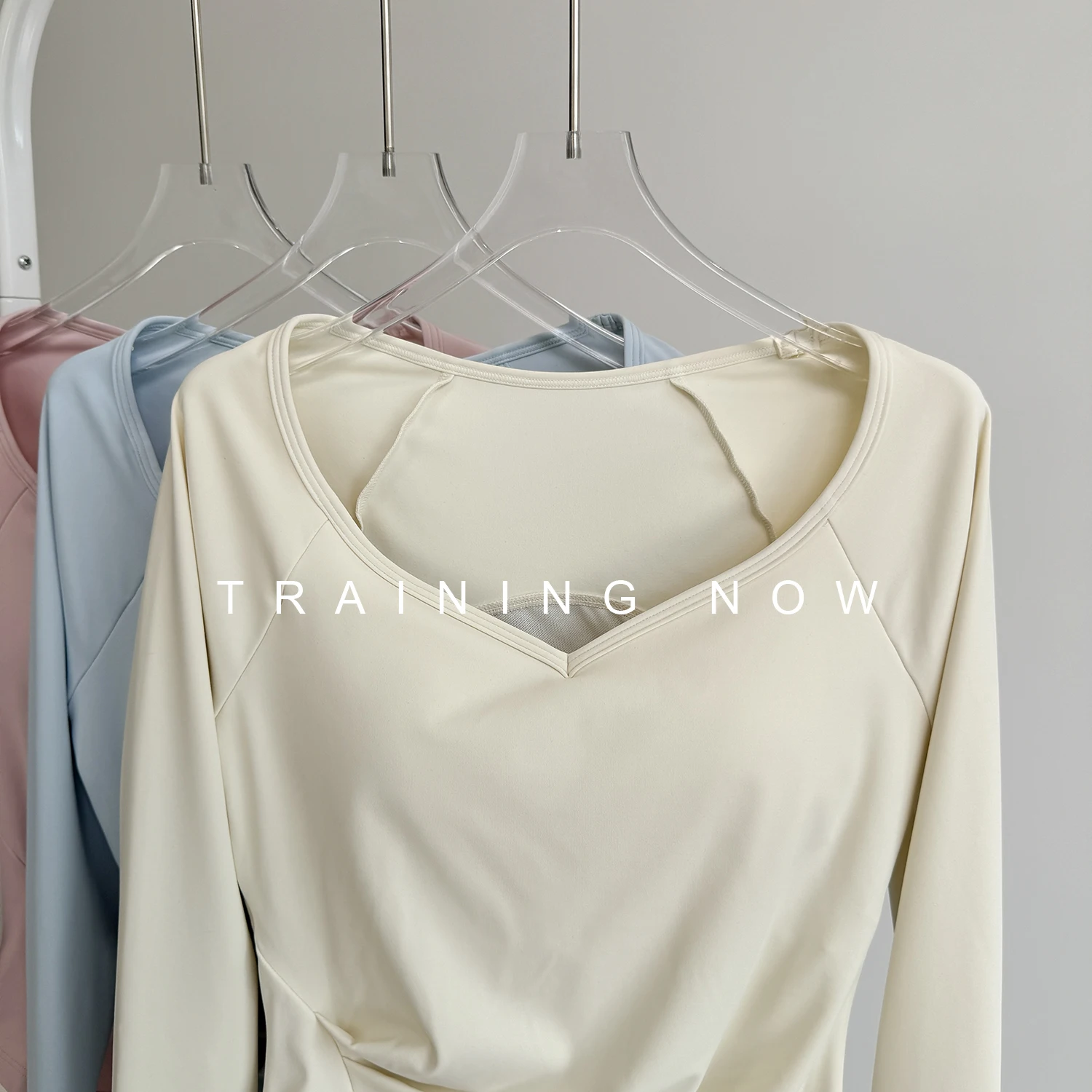 

Women's long-sleeved autumn and winter high-end Pilates sports tops with chest pads V-neck yoga clothes slim fit fitness