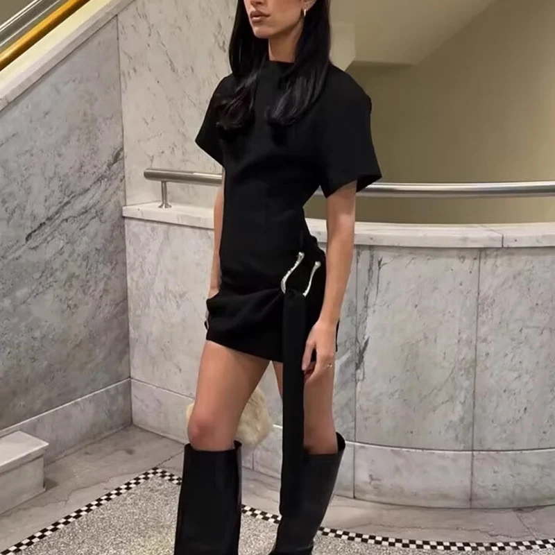 Vestido Moderno de Manga Corta con Cuello Redondo y Decoración de Hebilla de Herradura, Estilo Urbano, Prenda Única, Primaver...