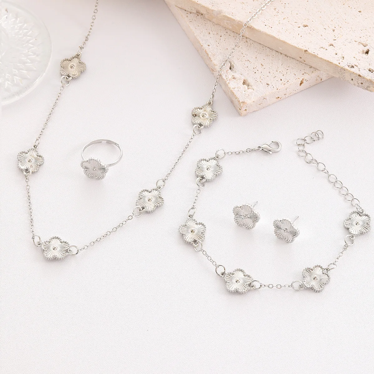 Trendy Luxury Five Leaf Flower Bracelets Necklace for Women Gold Color Flower Chain Bracelet Earrings Set Wedding Party Jewelry