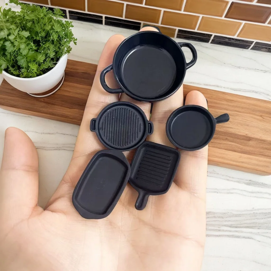 5Pcs Realistic Mini Kitchen Utensils Set, Durable Plastic Pot Grill Tableware, DIY Home Decoration Collectible Toy, Gift for Hob