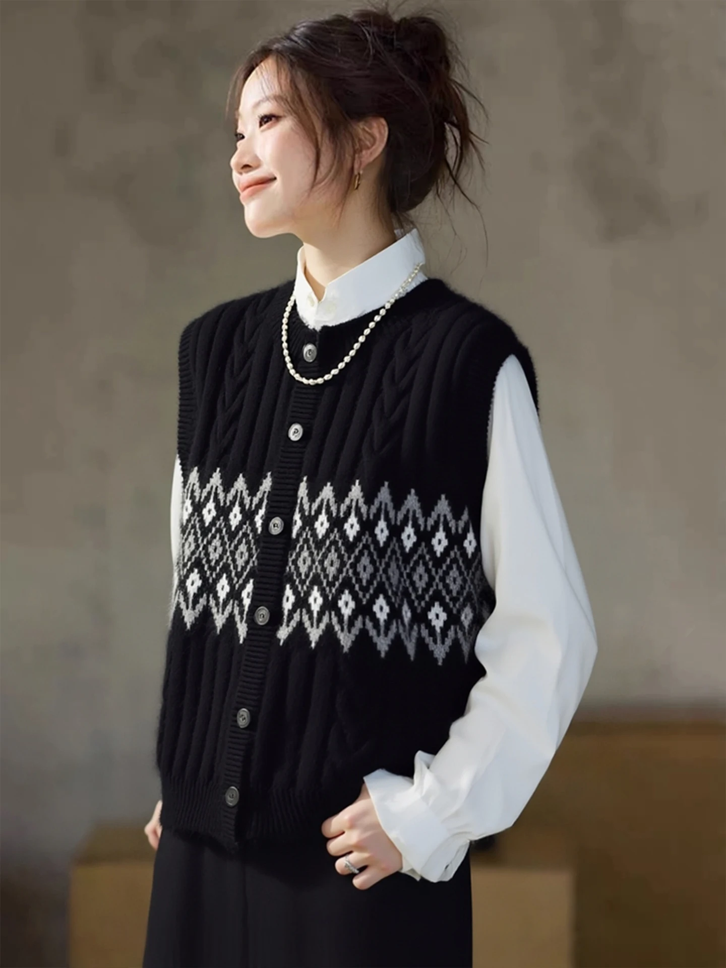 

Korean Sle Casual Faion Embroidered Base Layer Vest Retro Versatile Overlap Wear Loose Top Women's Commute Winter Sweater