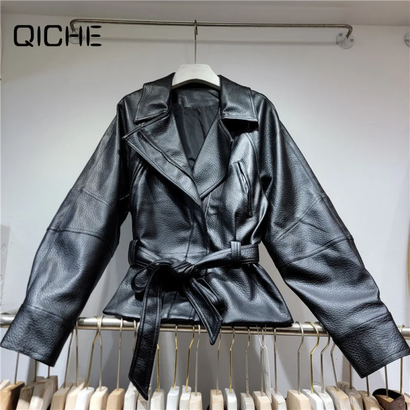 QICHE 2026 Women Retro Black Faux‑Leather Jacket Litchi‑Grain Contrast Lapel Raglan‑Sleeve Tie‑Waist Cropped Casual Outerwear