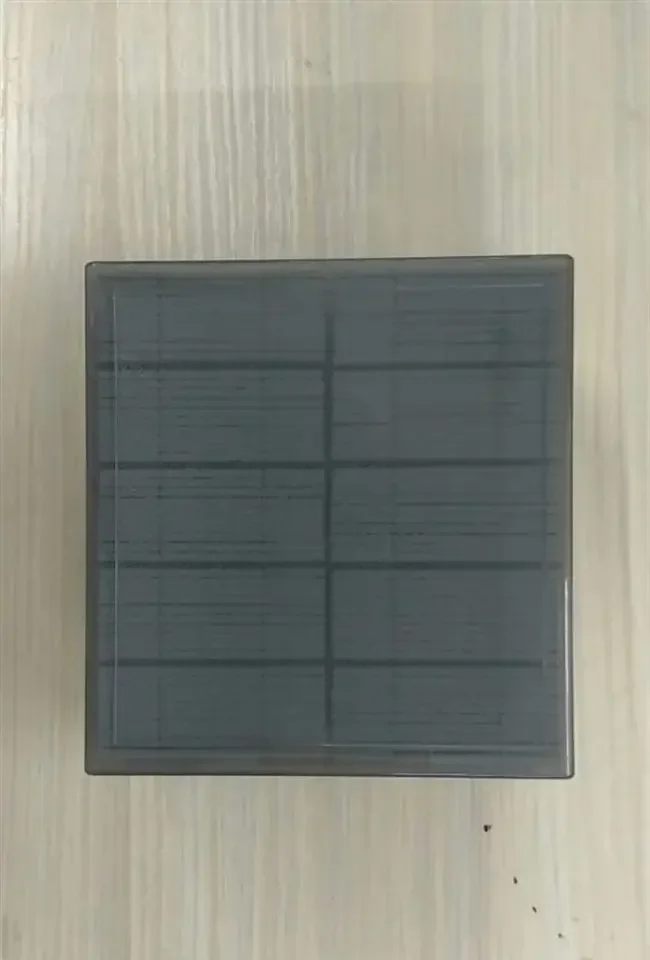The camera is equipped with a film negative holder, and the viewer can freely put the film frame.