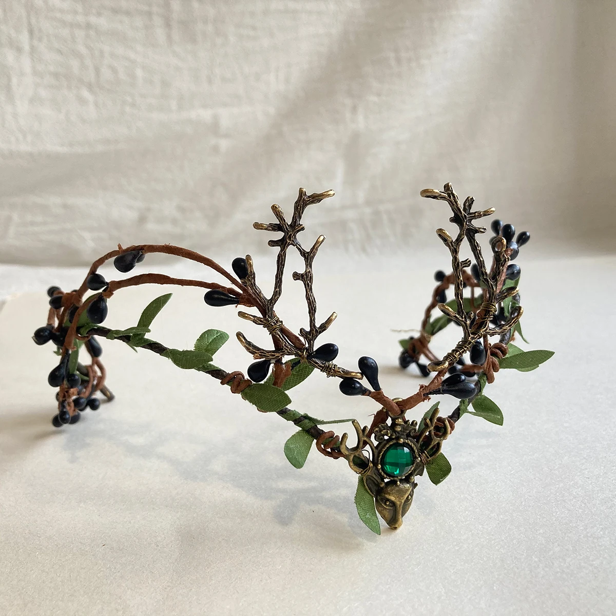 NATSORA Moon Woodland Stirnband Tiara mit Zweigen, Feenkrone, Elfenkrone für Braut, Hochzeit, Feen-Schmetterlingskostüm – Detail 16