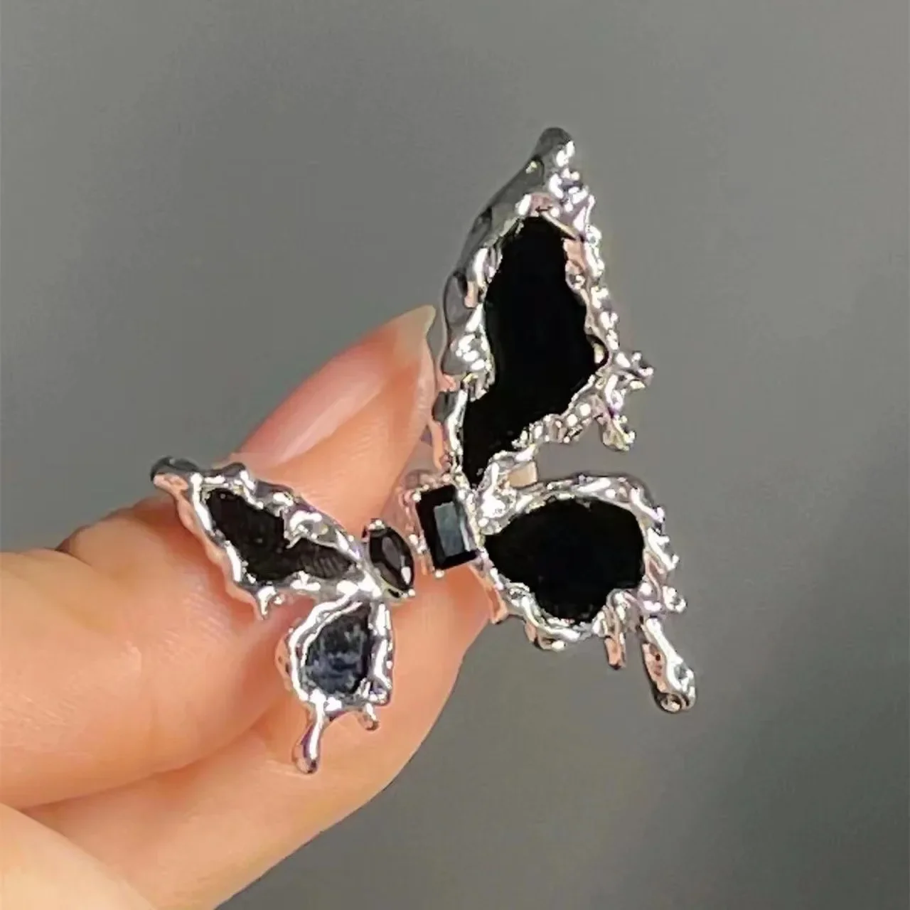 فاسق غير المتماثلة الأسود فراشة قرط الاذن المرصع للنساء مبالغ فيها مزاجه الزفاف مجوهرات باردة بالجملة Brincos فتاة هدية