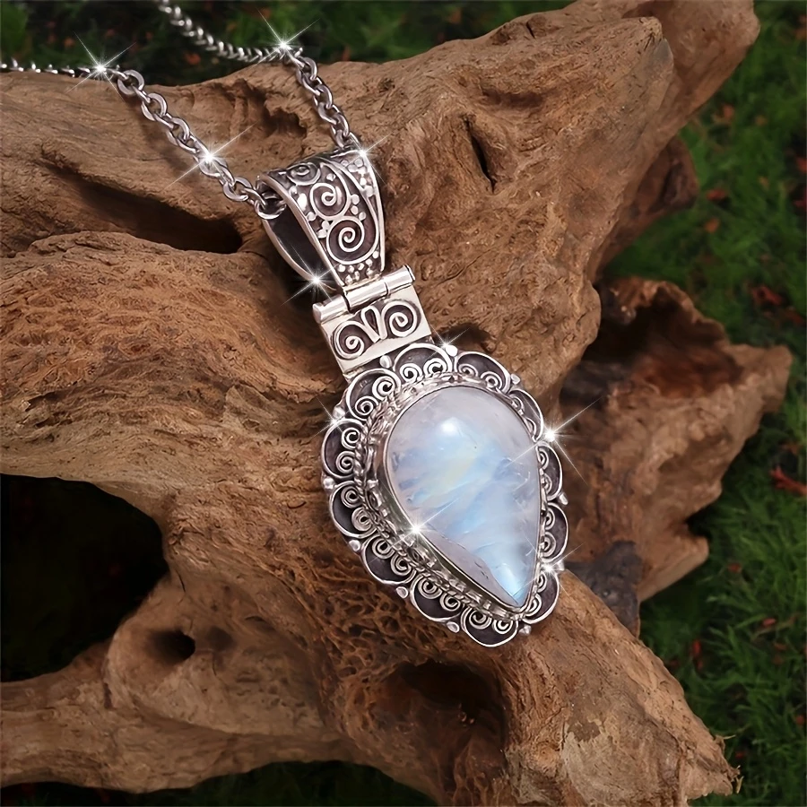 

A retro ethnic feng shui drop-shaped moonstone pendant necklace, a unique fashion jewelry accessories gift for women's vacation
