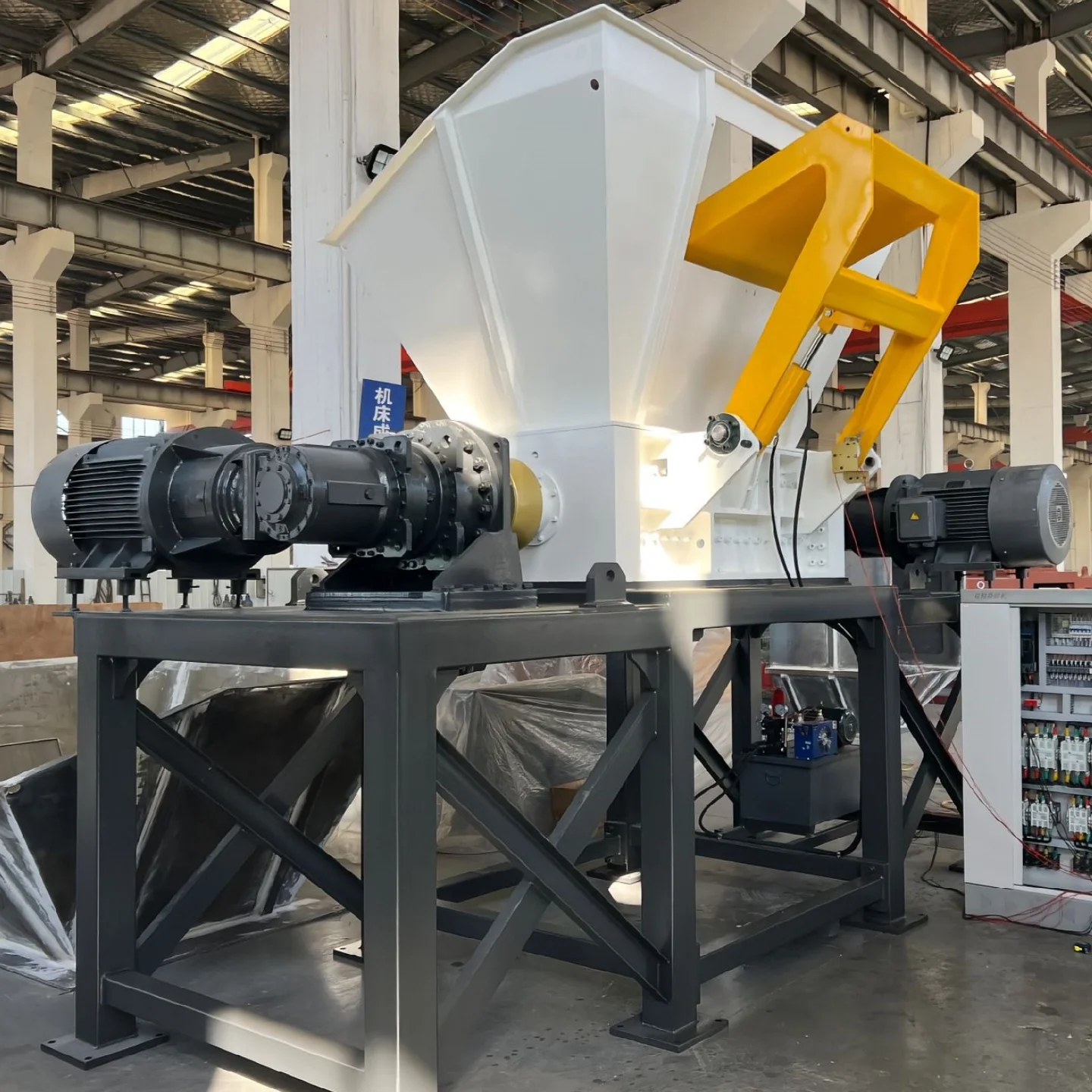 Professional Solid Waste Shredding Machine Manufacturer Spot Single Double Axis Shredder For Large And Small Waste Material