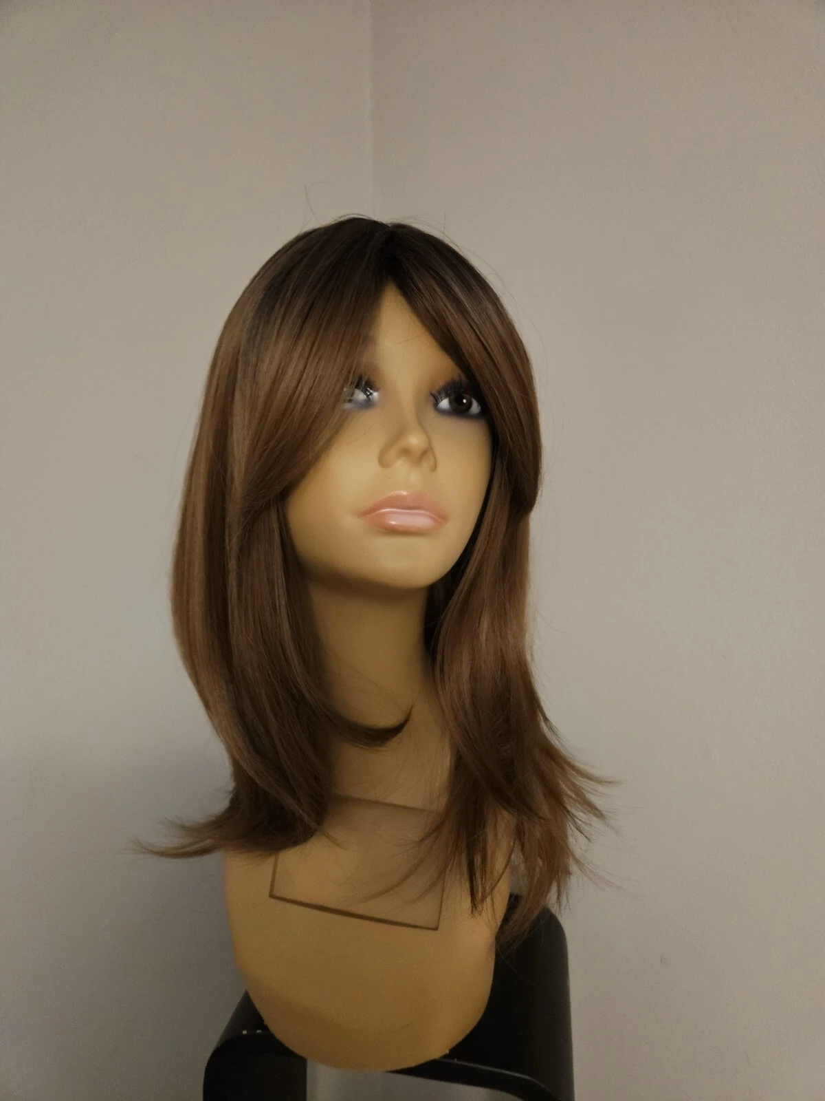 

BEAUTIFUL BROWN STRAIGHT HAIR BANGS WIG LAYERED LONG BANGS