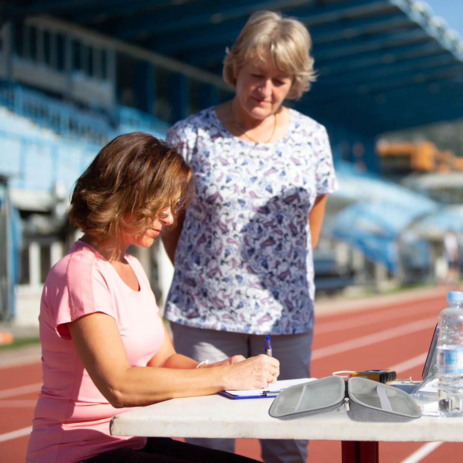 

Durable Blood Pressure Monitor Bag Compact Storage Pouch for Small Items Case with Zipper and Handle 18x12.5cm