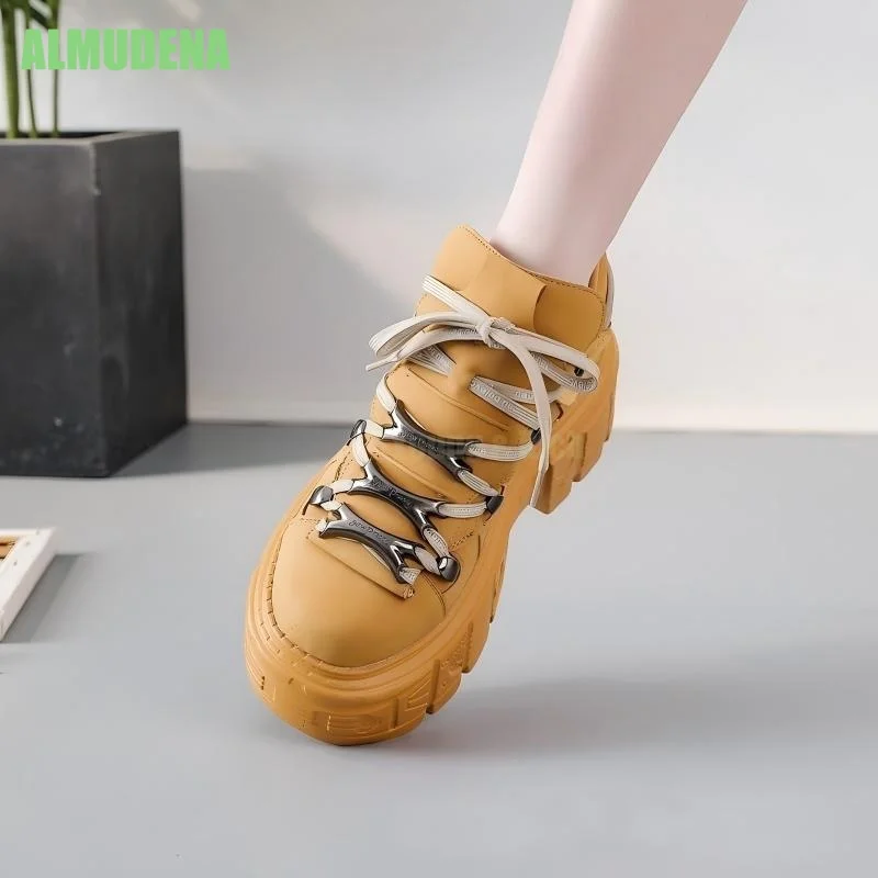 Women Metal Hook Lace Up Platform Sneakers Matte Nubuck Upper Round Toe Embossed Chunky Base Street Punk Casual Fashion Shoes