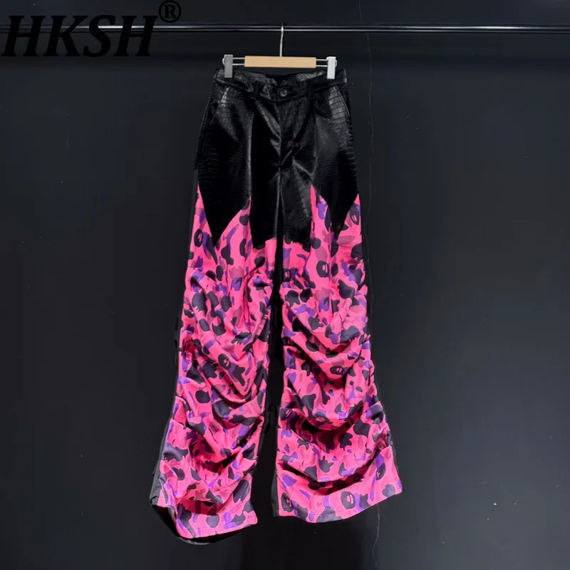 

HKSH Spring Autumn New Men Design Ins Leather Patchwork Camouflage Print Pleated Trend High Street Casual Wide Leg Pants HK15881