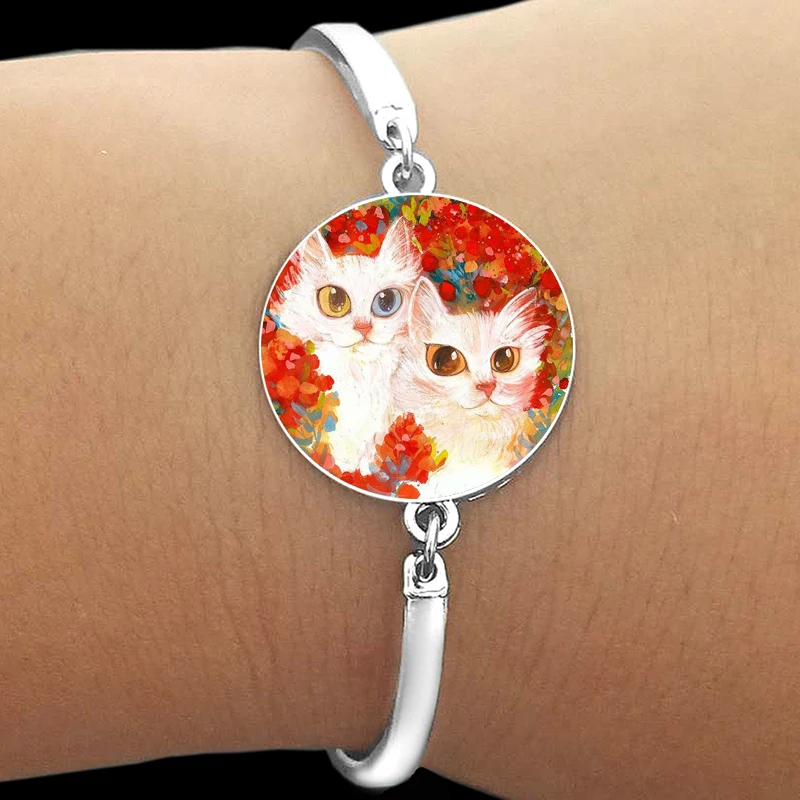 Bracelet chat dans le bosquet de fleurs, chat aux grands yeux peints en couleur, verre breton, métal, chat connaissant chaud, cadeau d'anniversaire 152