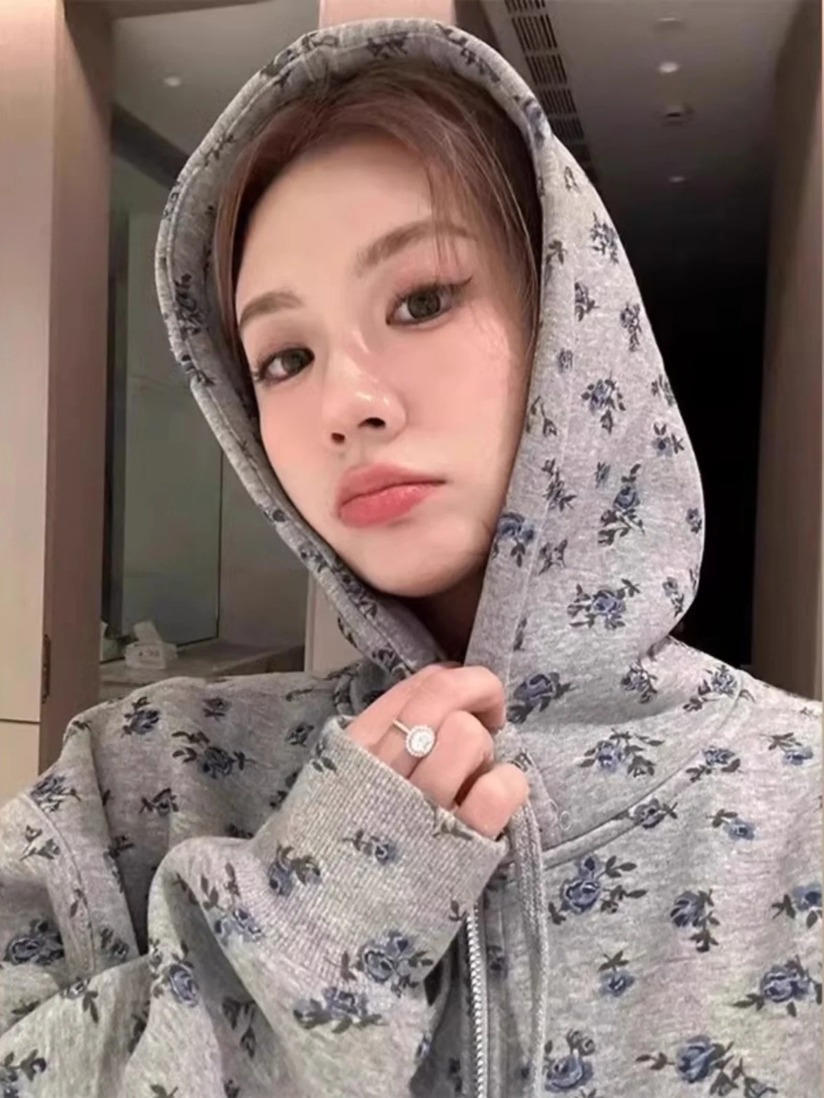 

Серая толстовка с цветочным принтом, женская свободная куртка оверсайз, осенне-зимняя новинка, стильная повседневная ветровка с длинными рукавами на молнии, средней длины