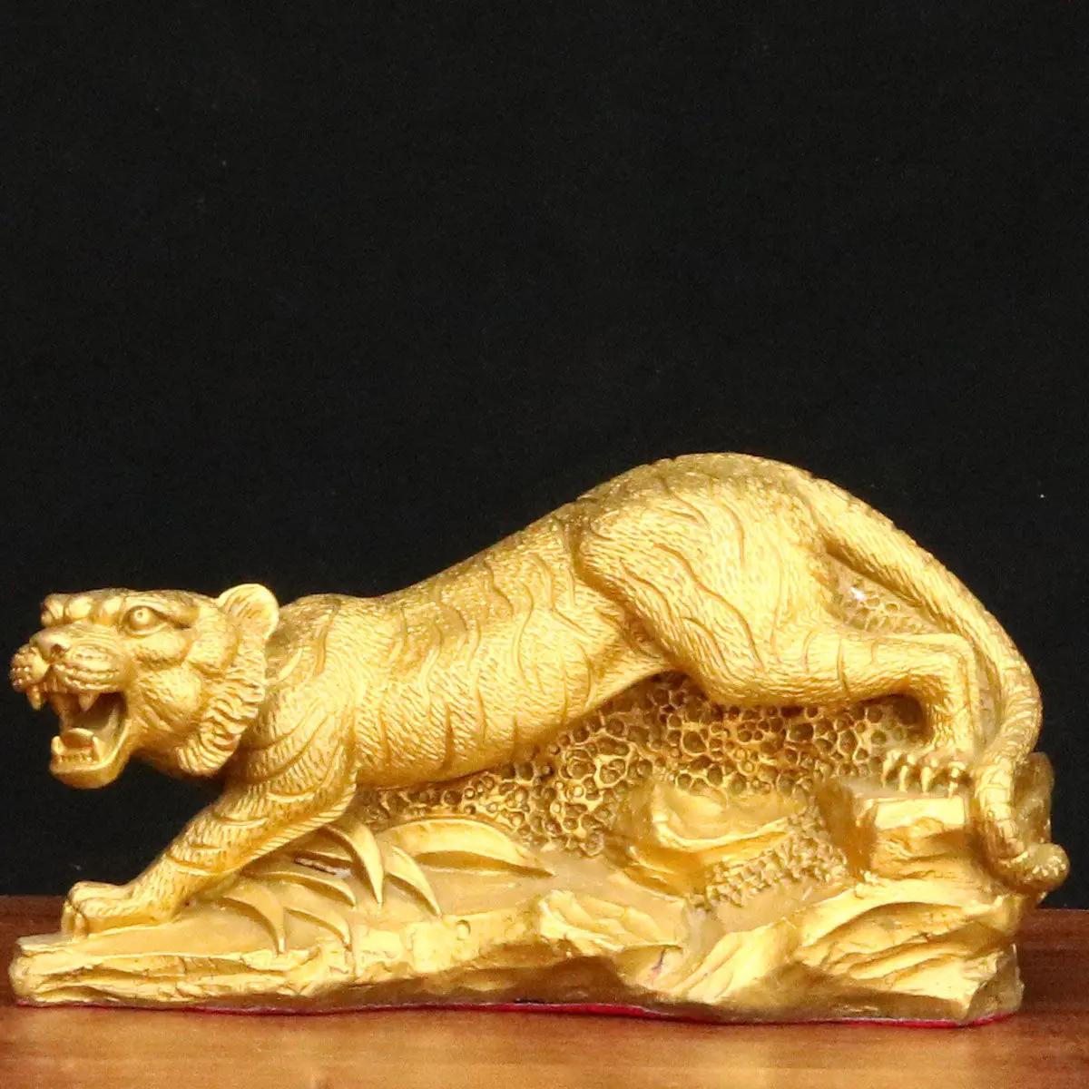Pure Copper Tiger Figurine Wealth-Attracting Zodiac Tiger Craft Ornament for Living Room Office Boss Desk Opening Gift