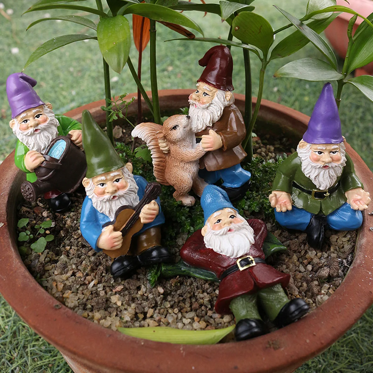 

‌5pcs/set Whimsical Garden Gnome Set - Handmade Resin Dwarf Decor for Lawn & Patio