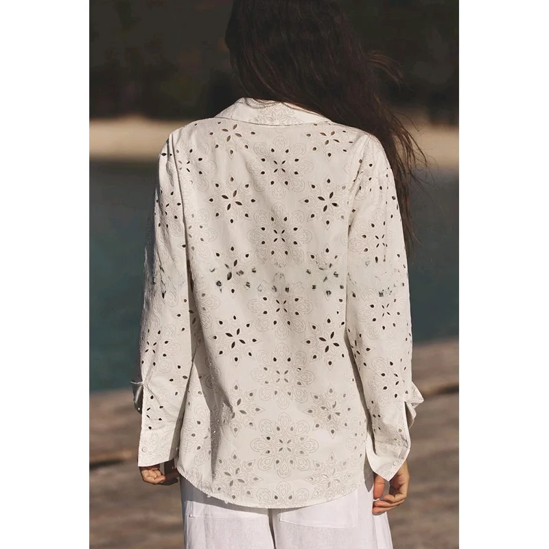 

Summer New Women's Holiday Sle Single Row Multi-Buled Pred Glue Hollow Embroidery Long Sve V-Ne irt