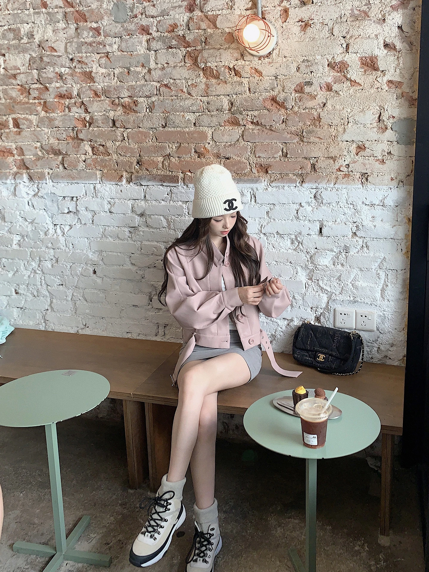 Giacca in pelle rosa retrò casual da donna, vestibilità ampia, effetto snellente, stile High Street, capospalla primaverile, nuova collezione Qiu RuiYao