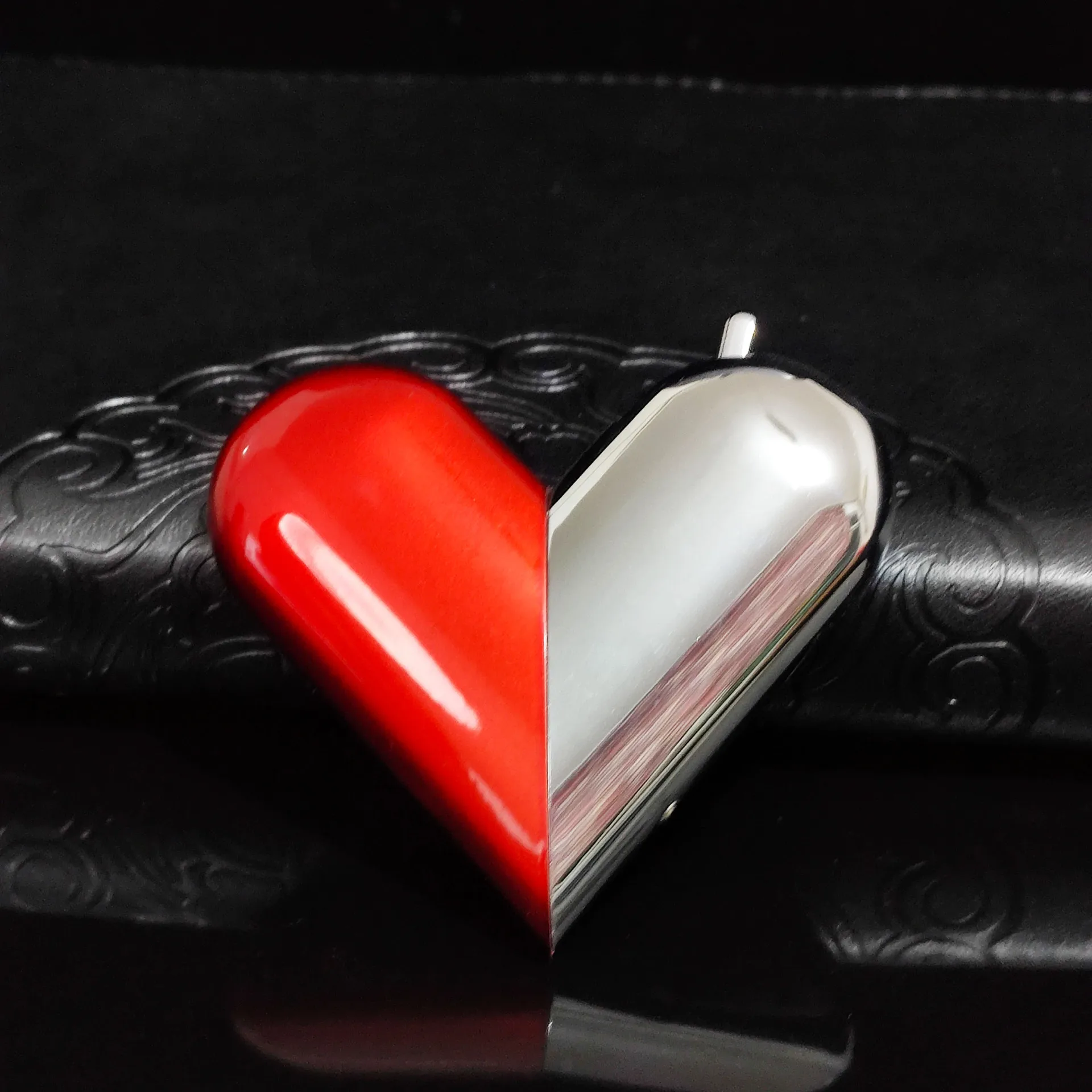 2024 New Heart Personalized Creative Gas Metal Lighter Portable Outdoor Lighter Lovers Gifts