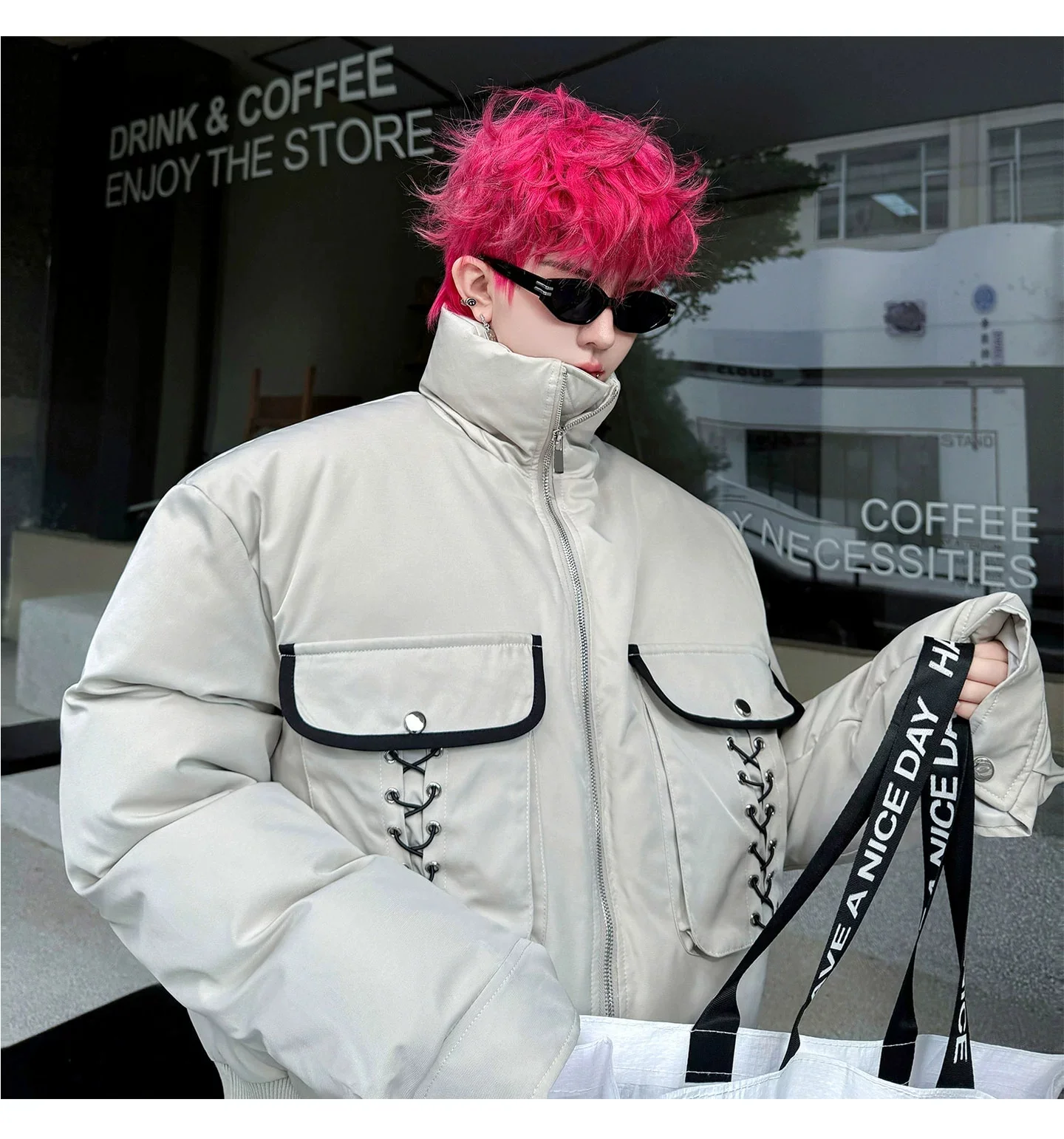 Męska kurtka zimowa w stylu amerykańskim, z kontrastowymi kieszeniami, sznurowana, ze stójką, krótka, ocieplana watą.