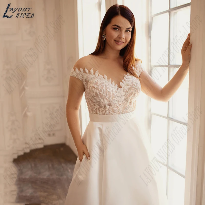 LAYOUT NICEB Illusion Lace Plus Size abiti da sposa per le donne Appliques Off spalla abito da sposa raso Vestido De Noiva elegante Illusione abito da sposa di grande taglio abito da sposa per le donne adesivi per spal