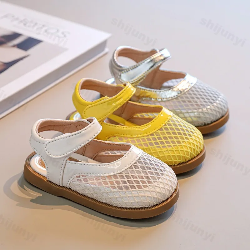 

Summer Childrens Sandals Comfortable Anti Slip Girls Flat Sandals 2025 New Kids Princess Footwear Breathable Outdoor Beach Shoes