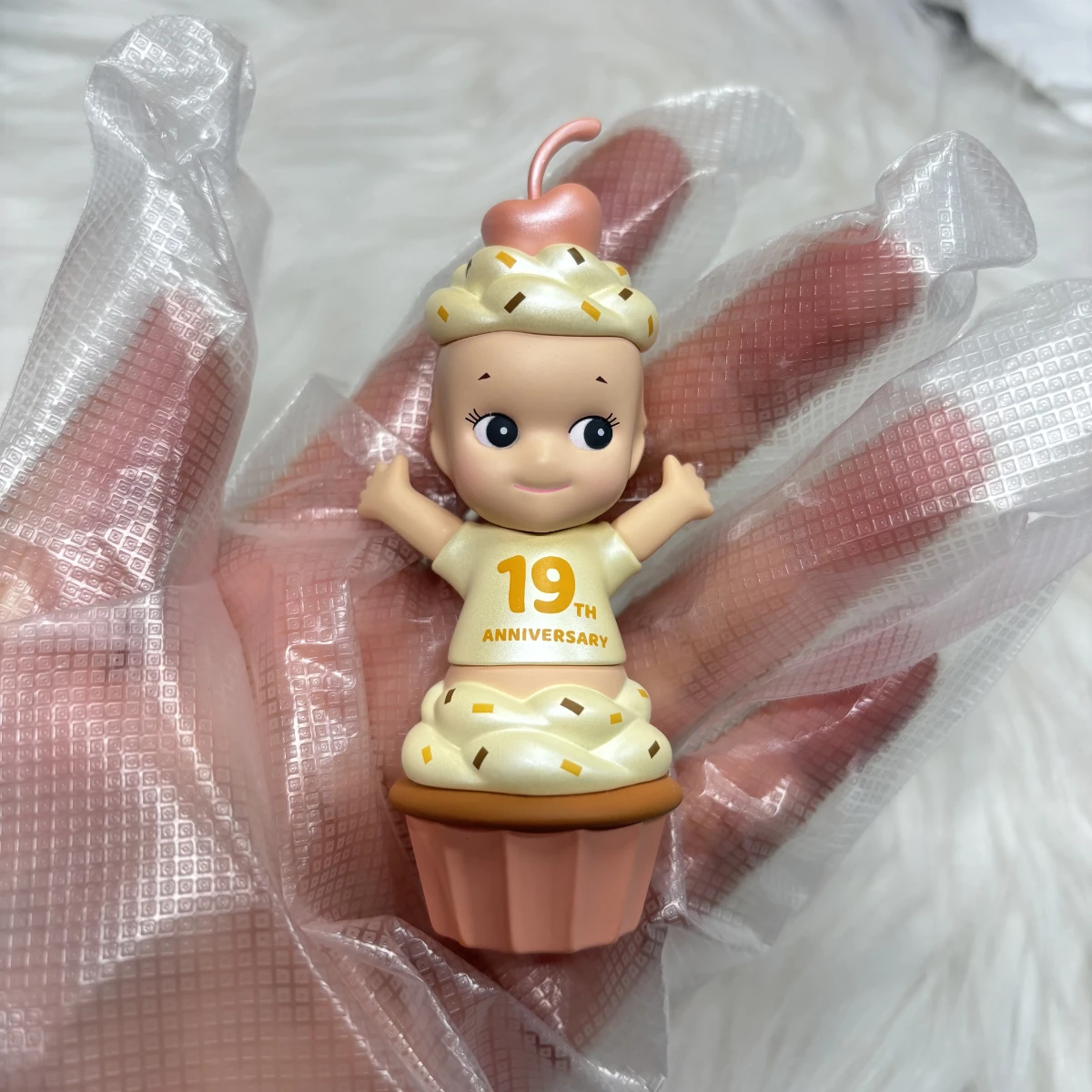 

Sonny Angel Mini Figure 19th Anniversary blister card No bog No box