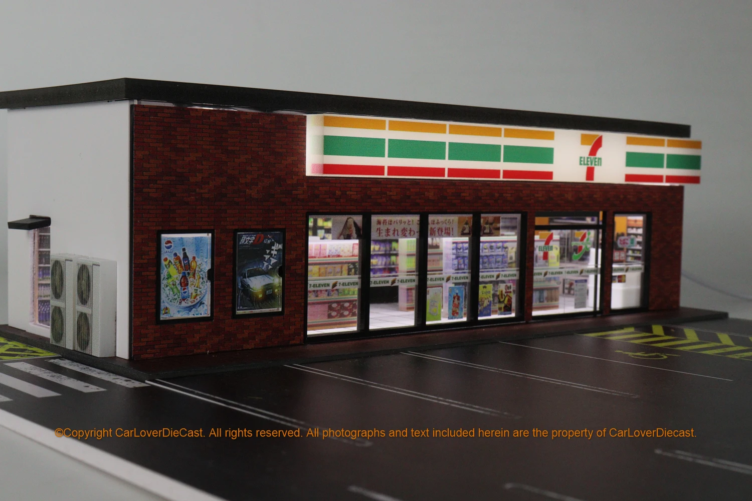 G-FANS Model 1:64 Led Light Diorama FamilyMart 711 Convenience Store Building w/Parking