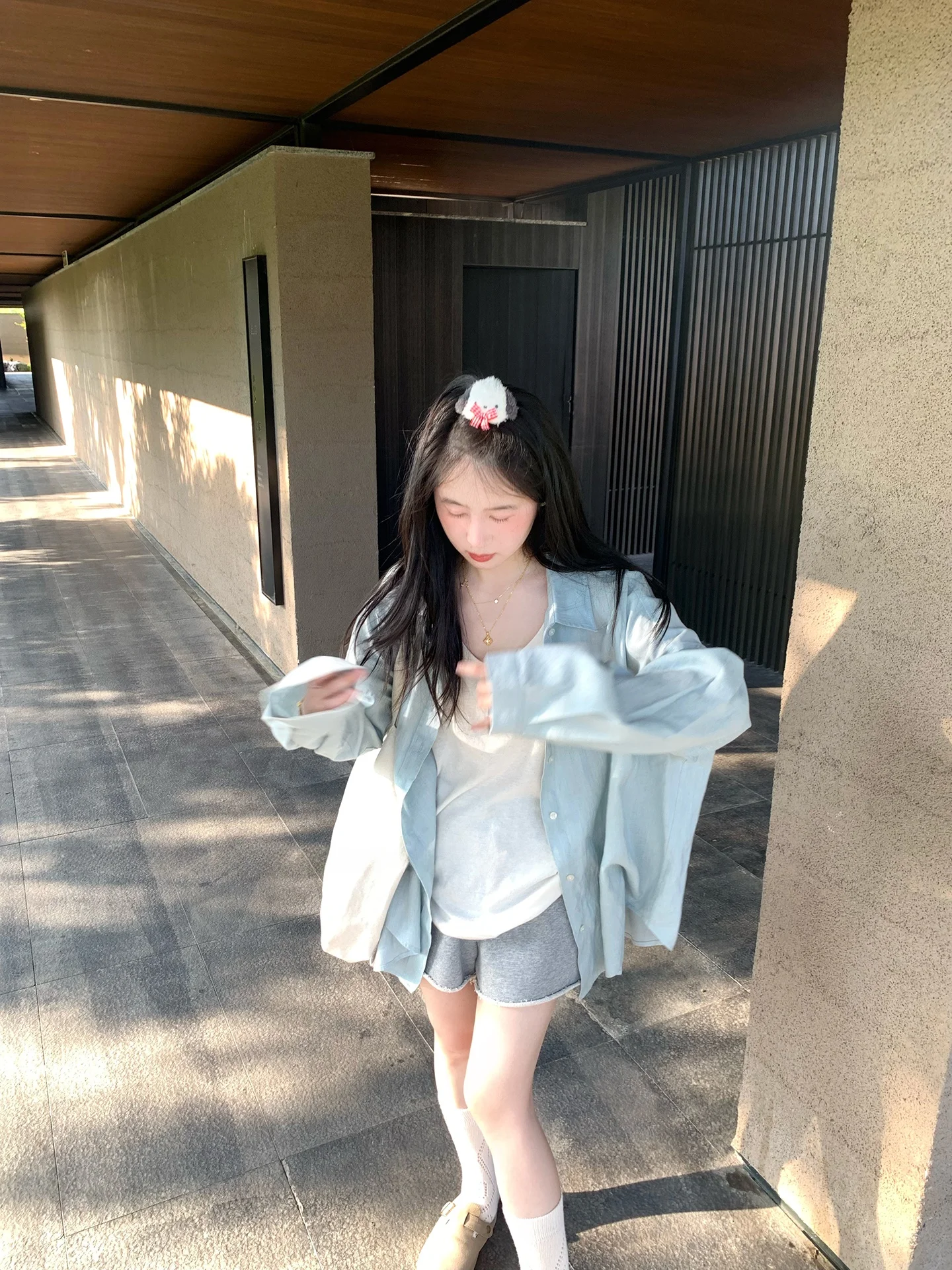 

Синяя льняная рубашка с длинным рукавом, повседневная, на все сезоны, свободного кроя, для работы, однотонная, на пуговицах, коллекция Лето 2025