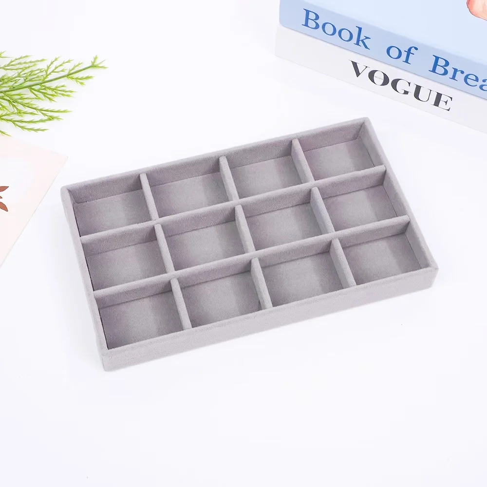 Samt-Schmuckdisplay Exquisiter Schmuckhalter Tragbarer Ring-Ohrringe-Halsketten-Organizer Aufbewahrungsbox Organizer-Fächer Beige