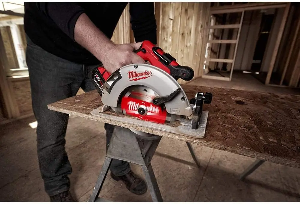 Milwaukee 2992-22 M18 18 18 Volt Lithium-Ion Borstelloze Draadloze Hamerboorset En Cirkelzaag Combinatieset (2-gereedschap) Met Twee 4.0 Ah