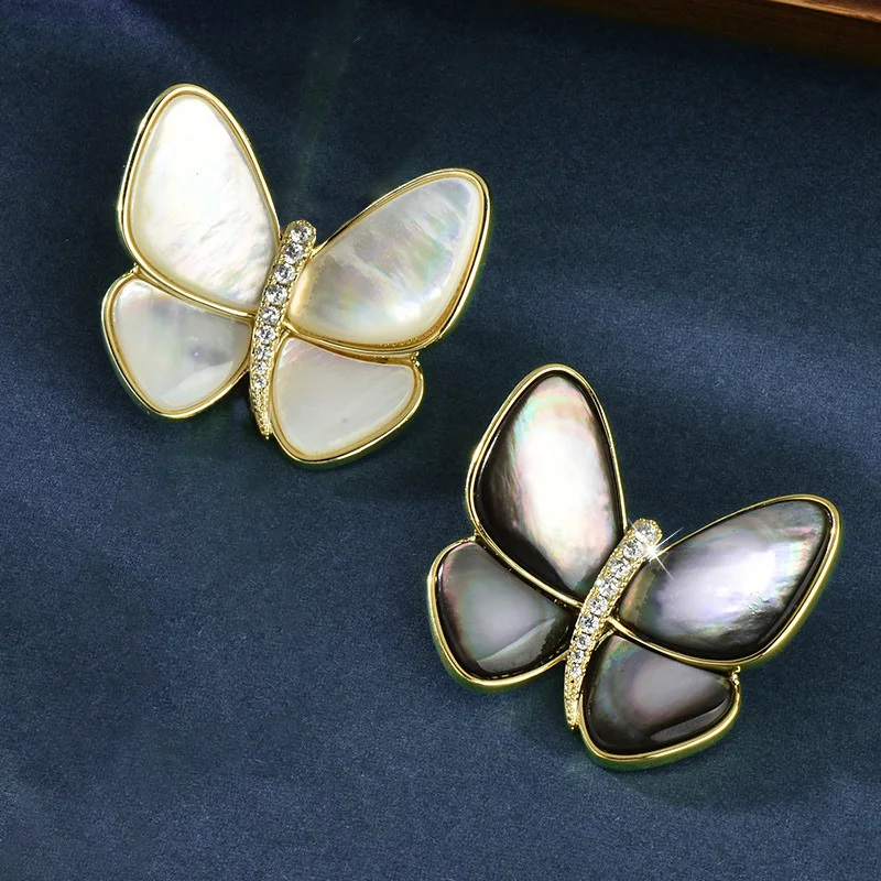 

This is a delicate and natural female butterfly brooch, a high-end and elegant accessory pin for suits