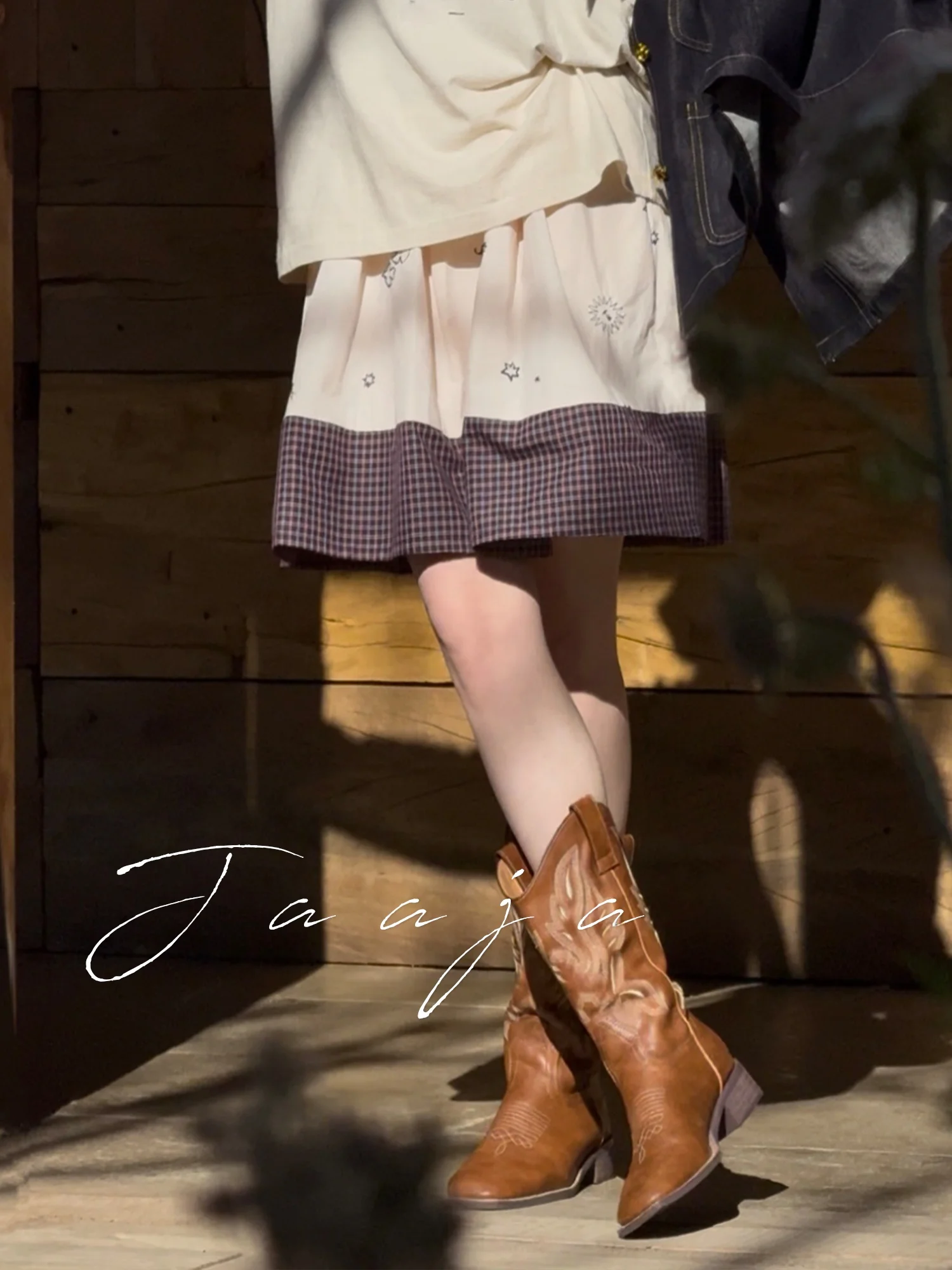 

Универсальная повседневная хлопковая юбка А-силуэта Jaajaaa Corner Gentle Spring Design с высокой талией, сложной вышивкой и пэчворком по подолу