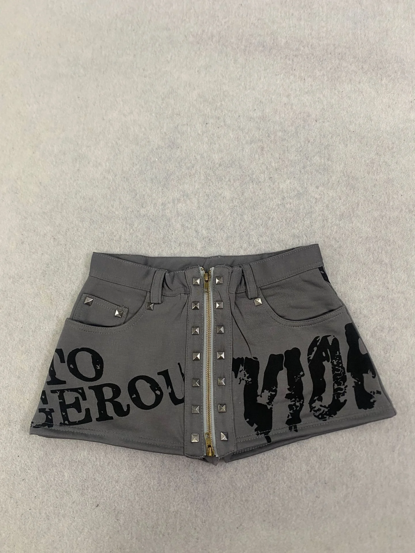 Y2K Low-Rise Studded Mini Shorts for Women Graphic Letter Print Casual Streetwear Summer Fashion Hot Pants