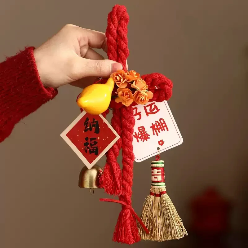 زينة رأس السنة الجديدة على شكل حصان، معلقة على الأبواب الاحتفالية لزينة مشهد عيد الربيع لعيد رأس السنة الجديدة لعام 2026